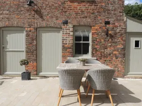 Grooms Cottage by Sheriff Hutton Castle near York - Image 3