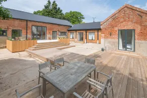 Simple Coastal Luxury near Southwold sleeps 10 - Image 5