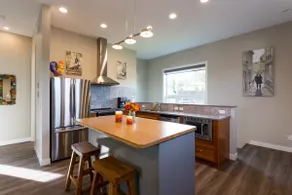 NW ..Carriage House 800 sq ft of private luxury - Image 2