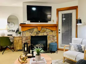 Eagle Springs Chalet-Ski Pool Jacuzzi Gym Sauna - Image 2
