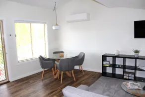 Moose and Mimis Apartment One Temora - Image 4