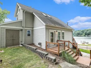 Lakefront Gem - Spectacular Views - Image 3