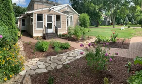 Cottage in historic Hudson, 5 blocks from DT - Image 4