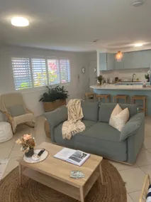 Unit in the heart of Burleigh. 1 night stay avail - Image 3