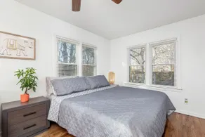 Large Comfortable Studio- 1 block from KU Hospital - Image 4