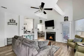 3 Bedroom Lake Escape steps to resort & marina - Image 3