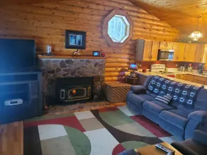 Log home overlooks Lake Superior in Michigans U P - Image 4