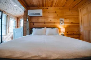 Cozy 2 Bedroom Cabin with Hot Tub - Image 5