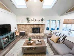 BlueMoonCove- Spacious, Waterfront , 14 guests - Image 2
