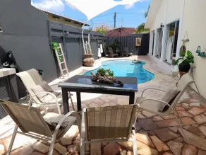 Centrally located 4 bedroom home with cozy pool and patio - Image 5