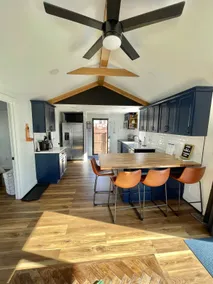 The Hideaway on Hobart - New /Recently Renovated - Image 2
