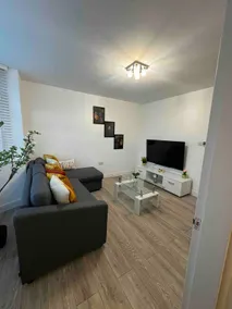 The Ideal Home 3-Bedroom for Groups & Contractors - Image 4