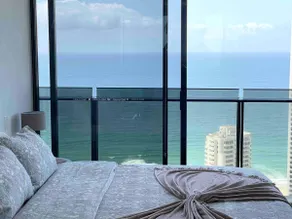 Level 40 Panoramic Ocean View • Free parking - Image 3