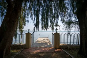 Water front Cottage With Marina View - Image 5
