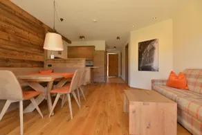 Large apartment with private terrace near the city - Image 4