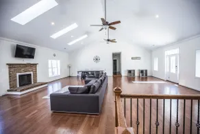 Large home w/ 6 Bedrooms, 7 Bathrooms, & Game Room - Image 4