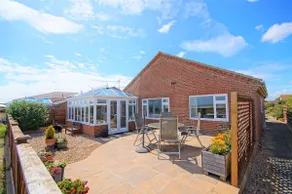 Beach front location, Pet friendly, Full of charachter, Private garden, Sea view - Image 4