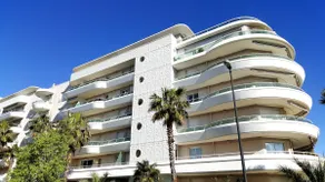 Beachfront apartment in the Golden Triangle - Image 2