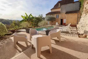 House with superb valley view - Image 2