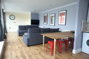 2 Bedroom w Balcony in the Heart of Shoreditch - Image 4