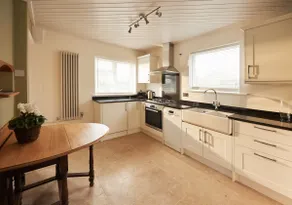 A quiet Edwardian house in the Cotswolds - Image 3