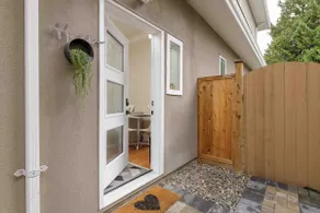 Private Suite · 10 Mins to YVR · Easy Access - Image 5