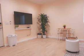 Mins to LAX and Beaches|Spacious Small Home - Image 3