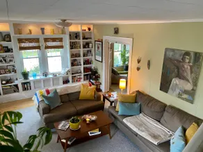Large Beach Glass Bungalow Home by beach NMU shops - Image 2