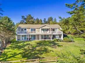 Beautiful Waterfront Home, sleeps 4 - Image 3