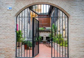 Hinge House. Full House. Historic Elegance. - Image 2