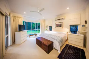 Luxury Home in Nature surrounded by Wallabies - Image 5