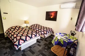 6 bedroom, 6 bathroom house in quiet neighborhood - Image 2
