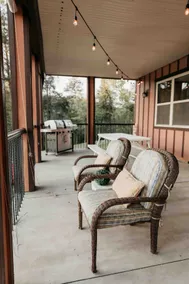 Lakefront Paradise Guest Suite Luxury Stay - Image 5