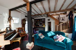 Charming Tudor riverside house - Image 3