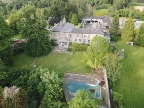 Georgian home offers 3 bedroom private wing. - Image 2