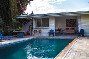 Idyllic studio with private pool - Image 4