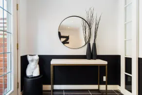 Historic Home with Modern Decor in Downtown Toronto - Image 4