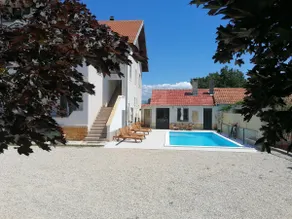Lovely little 2 bedroom apartment - Image 2