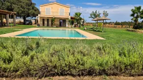 Villa with a quiet and chic pool - Image 2