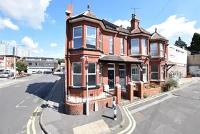 Great located Victorian house with all amenities - Image 2