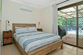 Adorable 2 bedroom guest house with pool access - Image 2