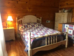 Creek-side 2 Bedroom Cottage with Mountain Views - Image 4