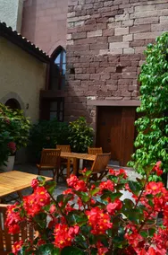 Apartment with patio in the center of Prades. - Image 5