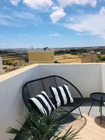 Sunny Penthouse with Large Terrace - Image 3