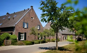 Authentic 20-person Castle Farm - Image 5