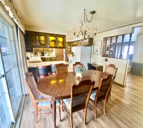 Roomy Midtown Home-Large and Central to Everything - Image 3