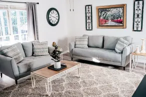 Beautifully Remodeled Apartment in Historic Area. - Image 3