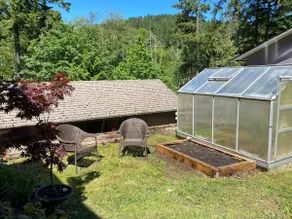 Surrounded by nature, centrally located! - Image 3