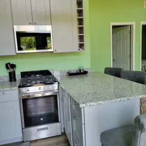 Cheerful two-bedroom home with spacious porch (32) - Image 5