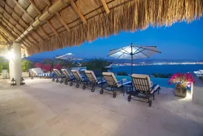 Fully staffed oceanfront Villa in gated community - Image 3